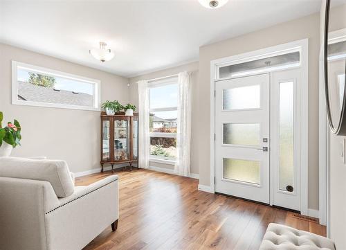 10 Southdown Lane, Headingley, MB - Indoor Photo Showing Living Room