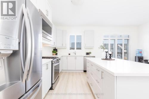 20 Hancock Crescent, Kawartha Lakes (Lindsay), ON - Indoor Photo Showing Kitchen With Upgraded Kitchen