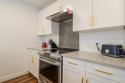 20 Dochart Gate, Niverville, MB - Indoor Photo Showing Kitchen