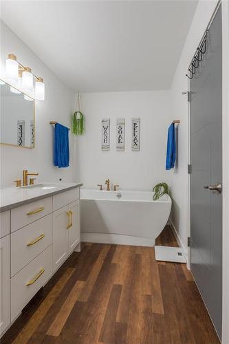 20 Dochart Gate, Niverville, MB - Indoor Photo Showing Bathroom