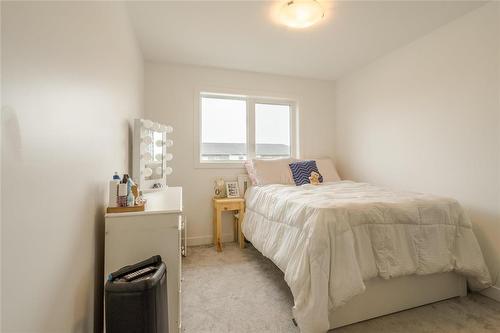 20 Dochart Gate, Niverville, MB - Indoor Photo Showing Bedroom