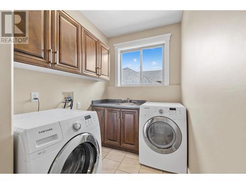 368 Trumpeter Court, Kelowna, BC - Indoor Photo Showing Laundry Room