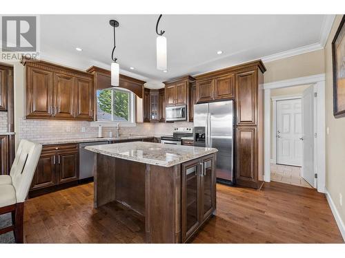 368 Trumpeter Court, Kelowna, BC - Indoor Photo Showing Kitchen With Stainless Steel Kitchen With Upgraded Kitchen