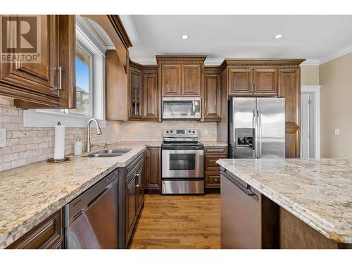 368 Trumpeter Court, Kelowna, BC - Indoor Photo Showing Kitchen With Stainless Steel Kitchen With Double Sink With Upgraded Kitchen