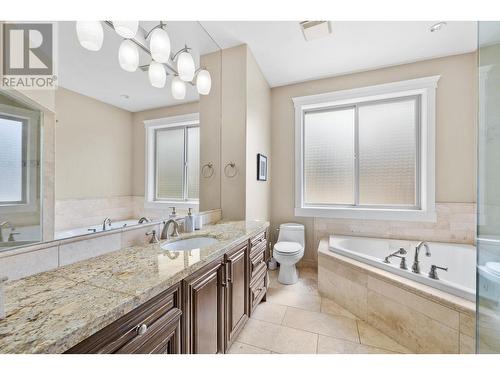 368 Trumpeter Court, Kelowna, BC - Indoor Photo Showing Bathroom