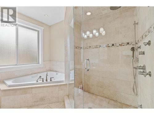 368 Trumpeter Court, Kelowna, BC - Indoor Photo Showing Bathroom