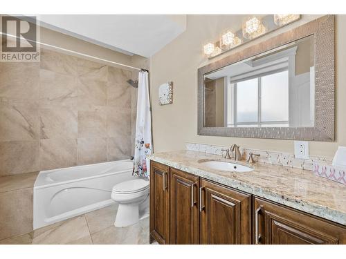 368 Trumpeter Court, Kelowna, BC - Indoor Photo Showing Bathroom