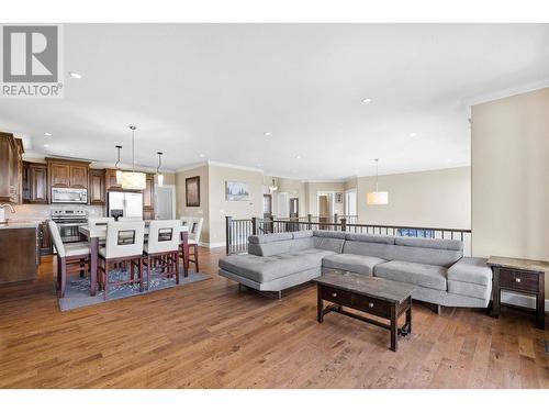 368 Trumpeter Court, Kelowna, BC - Indoor Photo Showing Living Room