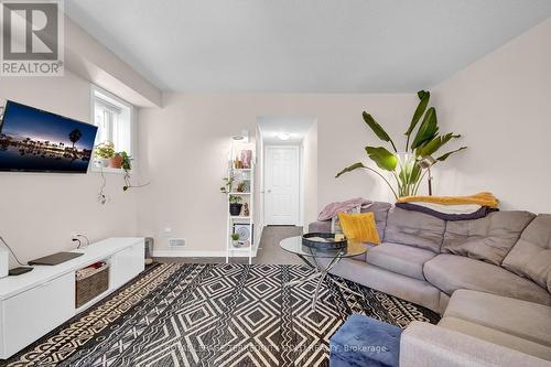 58 - 3200 Singleton Avenue, London, ON - Indoor Photo Showing Living Room