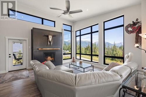 5420 Resort Drive, Fernie, BC - Indoor Photo Showing Living Room With Fireplace