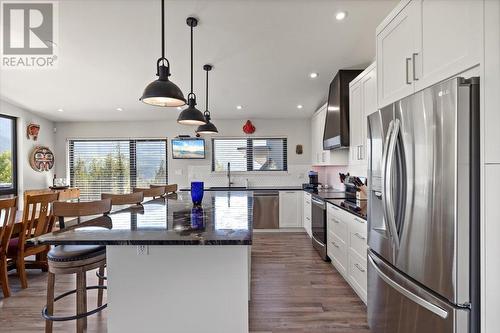 5420 Resort Drive, Fernie, BC - Indoor Photo Showing Kitchen With Upgraded Kitchen