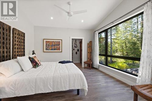 5420 Resort Drive, Fernie, BC - Indoor Photo Showing Bedroom