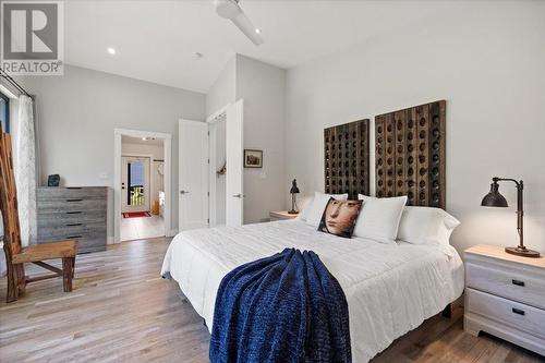 5420 Resort Drive, Fernie, BC - Indoor Photo Showing Bedroom