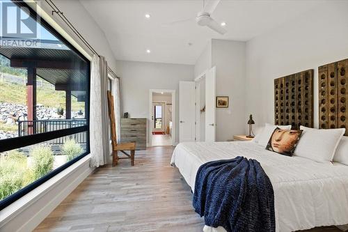 5420 Resort Drive, Fernie, BC - Indoor Photo Showing Bedroom