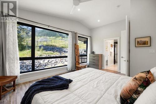 5420 Resort Drive, Fernie, BC - Indoor Photo Showing Bedroom