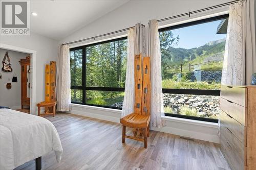 5420 Resort Drive, Fernie, BC - Indoor Photo Showing Bedroom