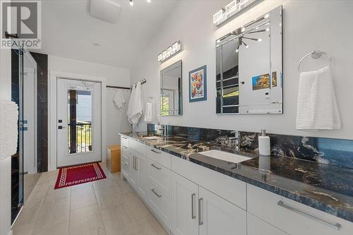 5420 Resort Drive, Fernie, BC - Indoor Photo Showing Bathroom