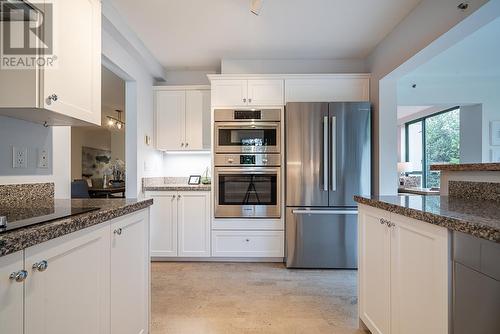 4A 338 Taylor Way, West Vancouver, BC - Indoor Photo Showing Kitchen