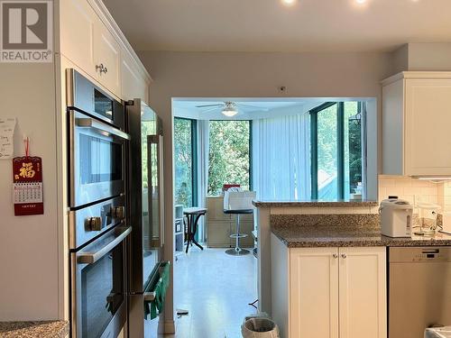 4A 338 Taylor Way, West Vancouver, BC - Indoor Photo Showing Kitchen