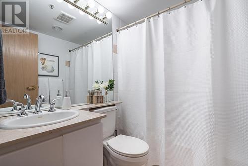 4A 338 Taylor Way, West Vancouver, BC - Indoor Photo Showing Bathroom