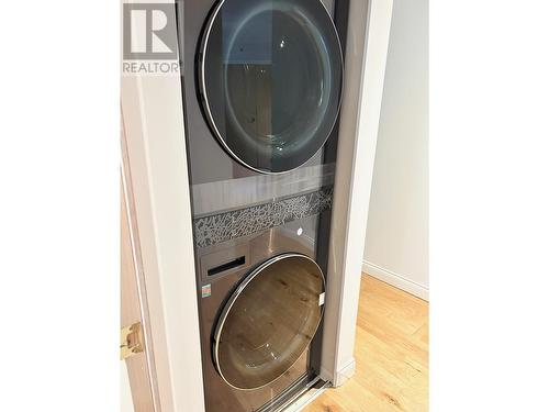 4A 338 Taylor Way, West Vancouver, BC - Indoor Photo Showing Laundry Room