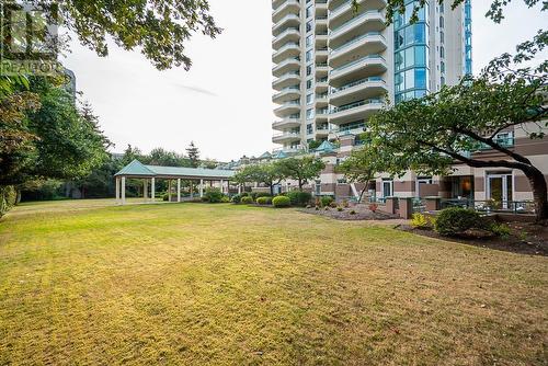 4A 338 Taylor Way, West Vancouver, BC - Outdoor With Facade