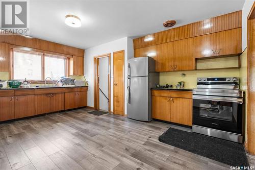 2401 20Th Street, Saskatoon, SK - Indoor Photo Showing Kitchen