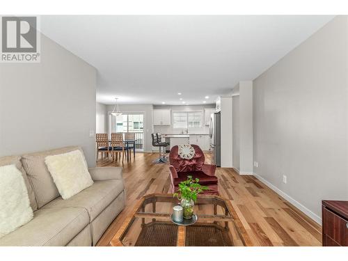 120 Hartman Road Unit# 110, Kelowna, BC - Indoor Photo Showing Living Room