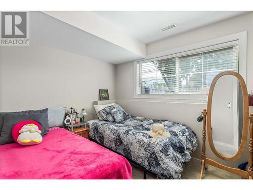 120 Hartman Road Unit# 110, Kelowna, BC - Indoor Photo Showing Bedroom