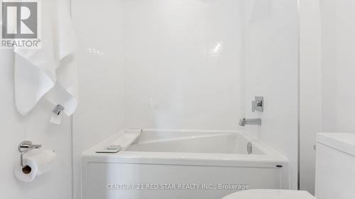 C305 - 6065 Mcleod Road, Niagara Falls, ON - Indoor Photo Showing Bathroom