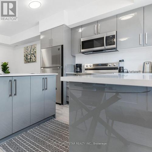 C305 - 6065 Mcleod Road, Niagara Falls, ON - Indoor Photo Showing Kitchen With Upgraded Kitchen