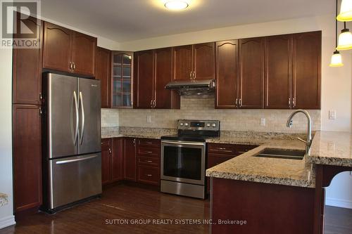 2429 Presquile Drive, Oakville (Iroquois Ridge North), ON - Indoor Photo Showing Kitchen With Double Sink