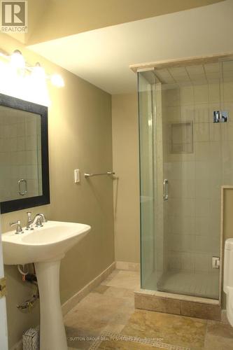 2429 Presquile Drive, Oakville, ON - Indoor Photo Showing Bathroom