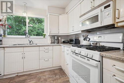 557 Trafford Crescent, Oakville (Bronte West), ON - Indoor Photo Showing Kitchen With Double Sink