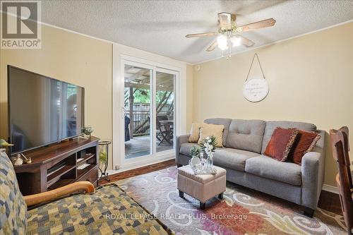 557 Trafford Crescent, Oakville (Bronte West), ON - Indoor Photo Showing Living Room