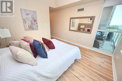 1207 - 3504 Hurontario Street, Mississauga (Fairview), ON - Indoor Photo Showing Bedroom