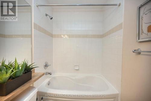 1207 - 3504 Hurontario Street, Mississauga (Fairview), ON - Indoor Photo Showing Bathroom