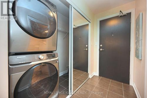 1207 - 3504 Hurontario Street, Mississauga (Fairview), ON - Indoor Photo Showing Laundry Room