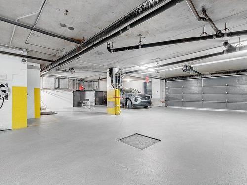 Garage - 301-4470 Ch. Des Cageux, Laval (Chomedey), QC 