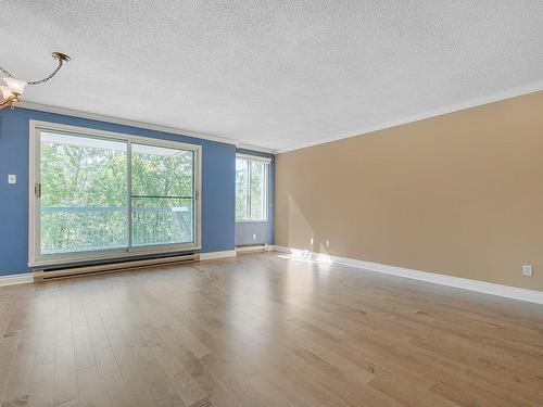 Living room - 301-4470 Ch. Des Cageux, Laval (Chomedey), QC 