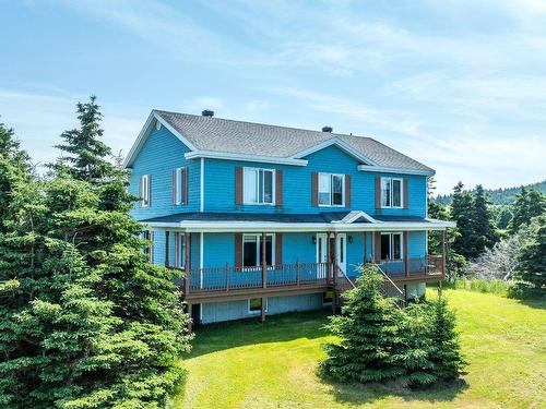 FaÃ§ade - 71 Ch. Des Patton, Les Îles-De-La-Madeleine, QC - Outdoor With Deck Patio Veranda