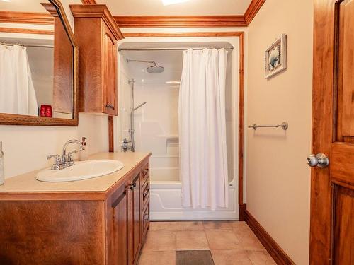 Bathroom - 71 Ch. Des Patton, Les Îles-De-La-Madeleine, QC - Indoor Photo Showing Bathroom