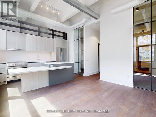 206 - 150 Logan Avenue, Toronto (South Riverdale), ON - Indoor Photo Showing Kitchen