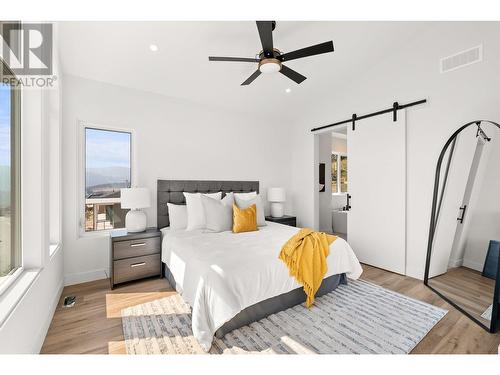 901 Melrose Street, Kelowna, BC - Indoor Photo Showing Bedroom