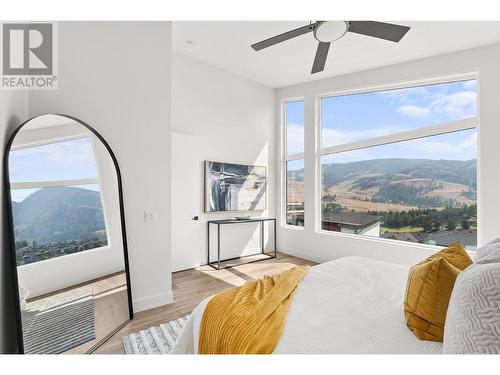 901 Melrose Street, Kelowna, BC - Indoor Photo Showing Bedroom