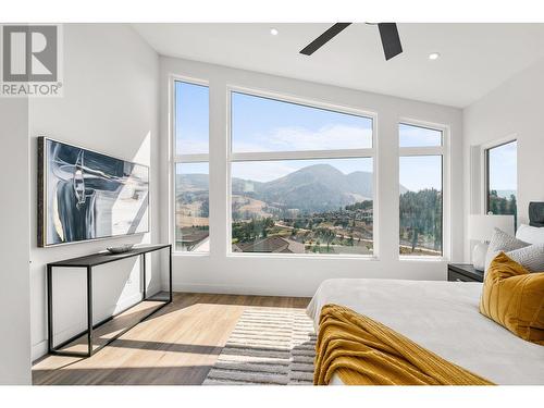 901 Melrose Street, Kelowna, BC - Indoor Photo Showing Bedroom