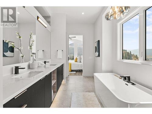 901 Melrose Street, Kelowna, BC - Indoor Photo Showing Bathroom