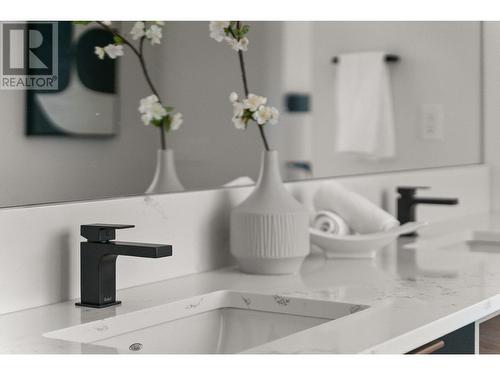 901 Melrose Street, Kelowna, BC - Indoor Photo Showing Bathroom