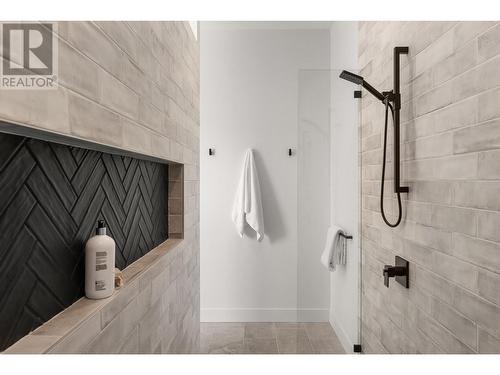 901 Melrose Street, Kelowna, BC - Indoor Photo Showing Bathroom