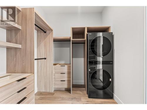 901 Melrose Street, Kelowna, BC - Indoor Photo Showing Laundry Room